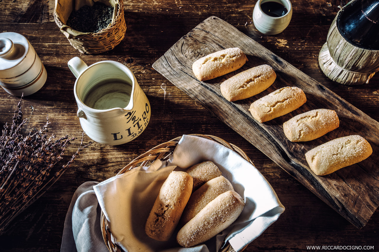Biscotti al latte. Photo by Riccardo Cigno styled by Ilaria.