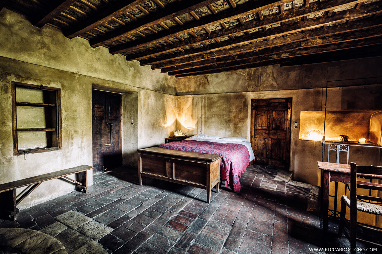 The bed covers are hand made following local traditions. Photo by Riccardo Cigno.
