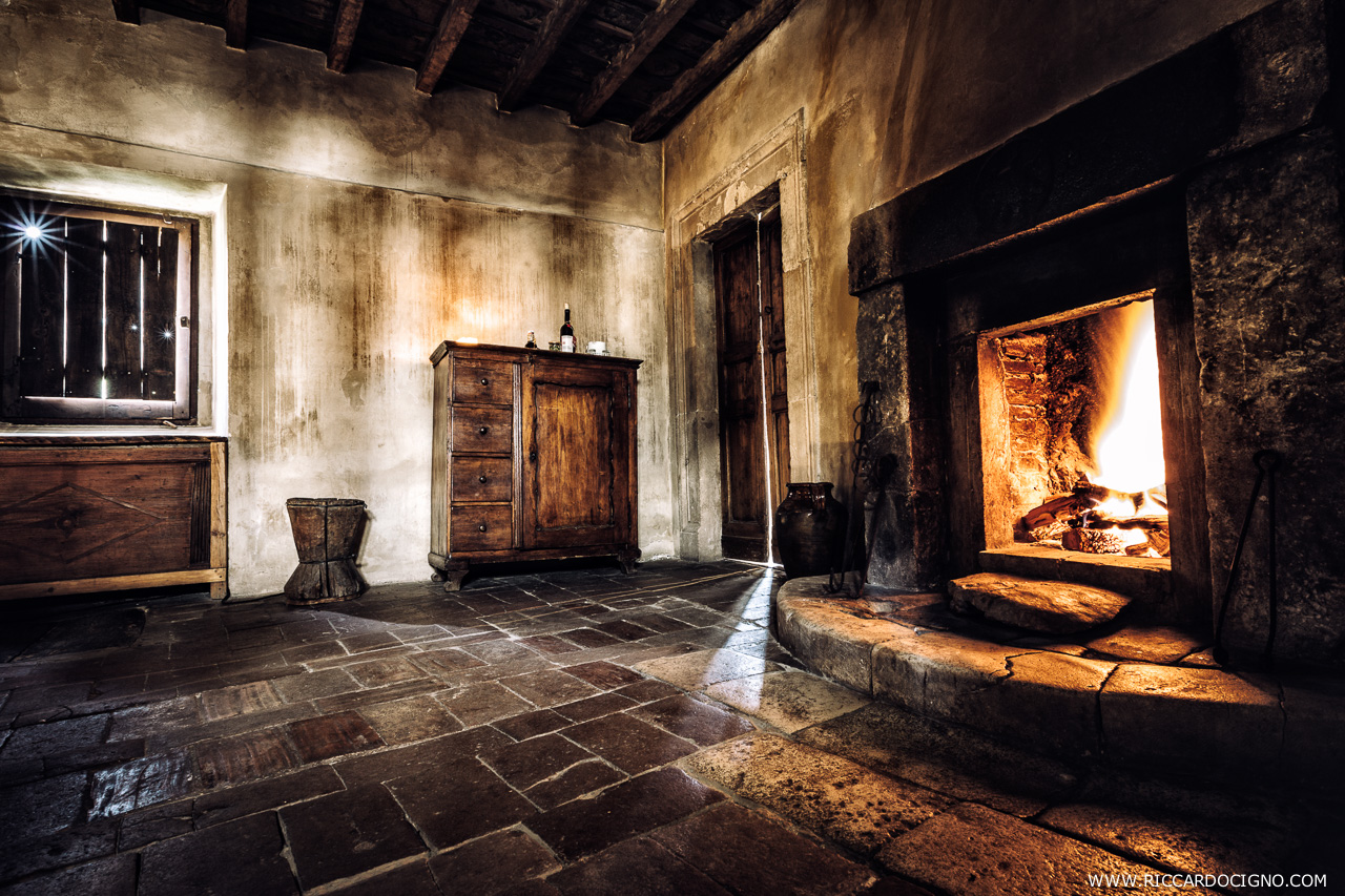 Le Loggette suite fireplace. Photo by Riccardo Cigno.
