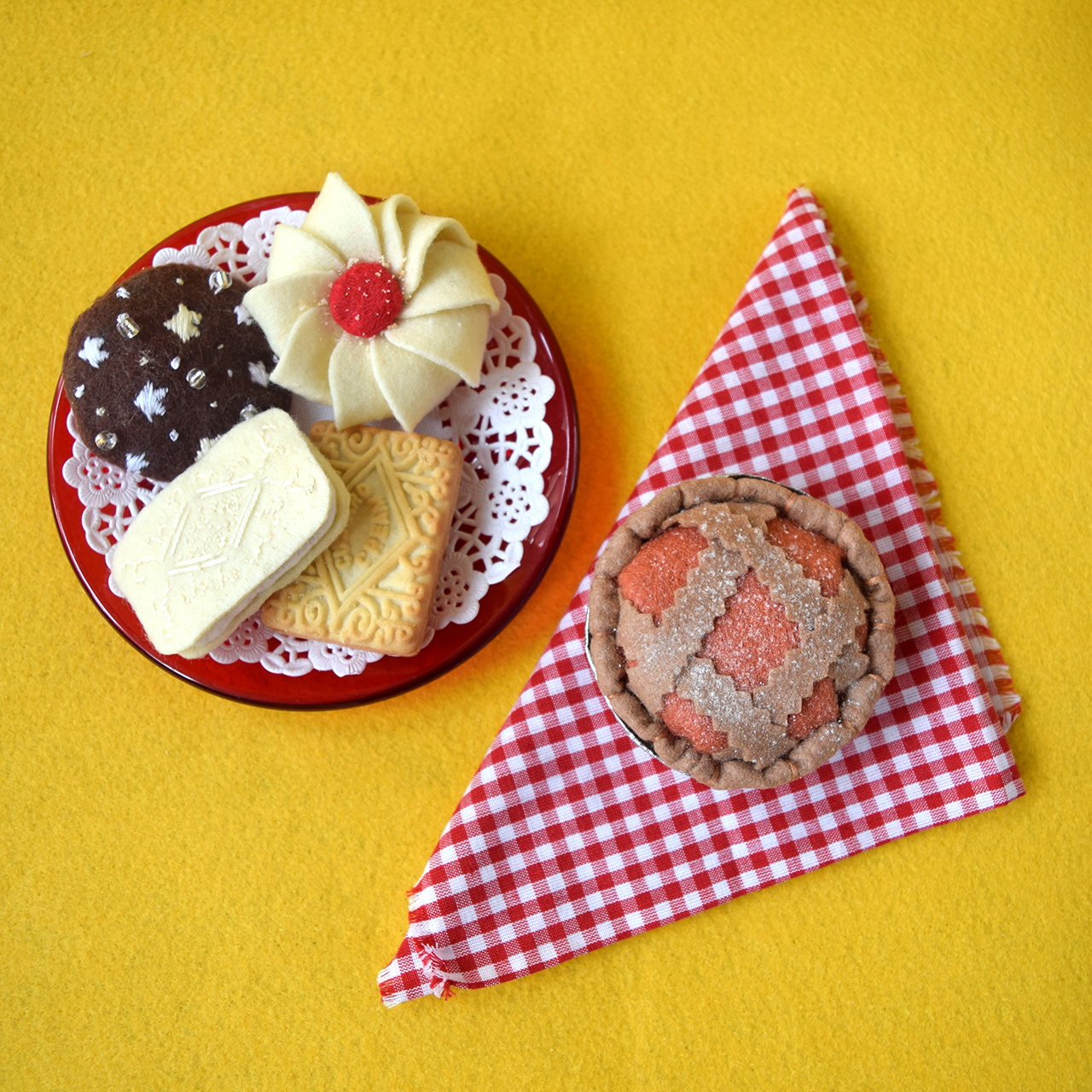 Italian and British felt biscuits by Ilaria from Zest & Lavender